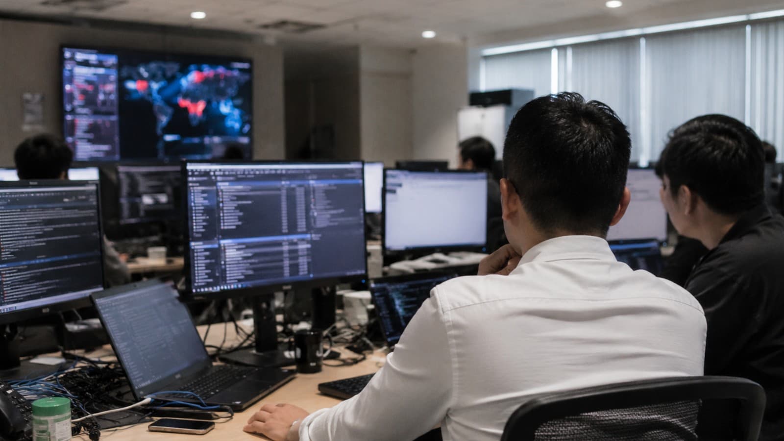 Hình minh họa cho bài viết: Cảnh báo CVE-2026-35273: Oracle PeopleSoft Enterprise PeopleTools đang bị khai thác